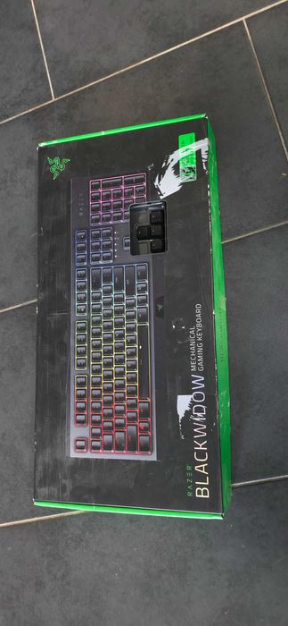 Tastatura mecanica gaming Razer BlackWidow 2019, layout US, green switch, Negru DEFECTA (are taste nefunctionale)