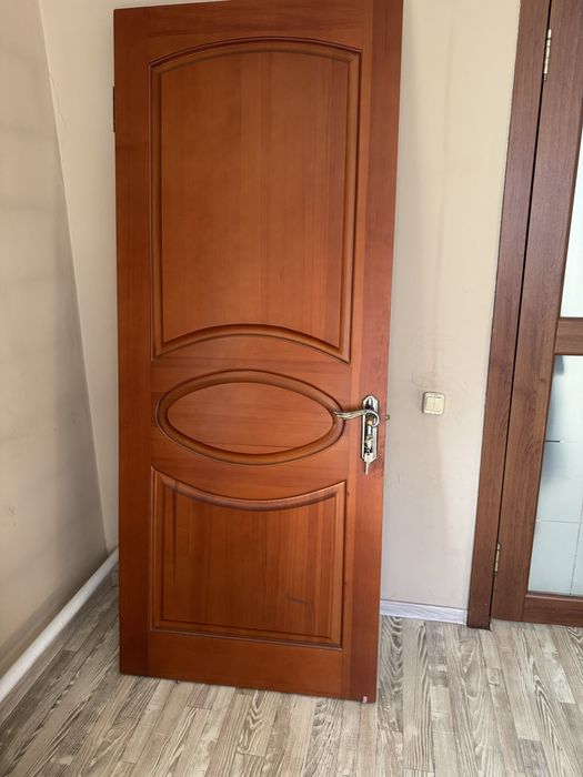 Продам двери деревянные