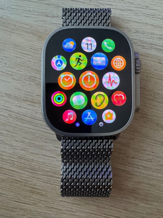 Apple Watch Ultra 2 49mm GPS + Cellular + Apple Titanium Milanese Loop