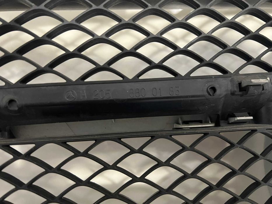 Grilă ORIGINALĂ Mercedes C-Class W205 (2014-2018) Avantgarde / AMG Line