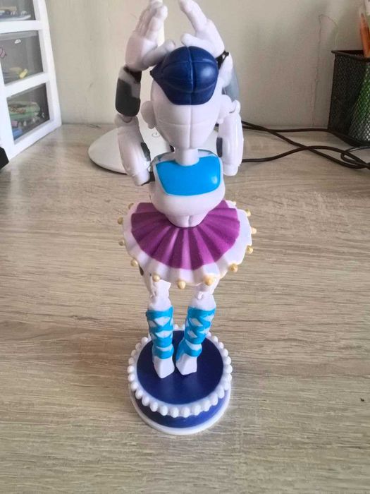 Продам фигурку баллоры