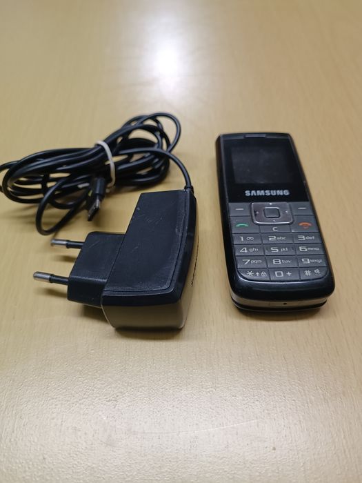 Телефон Samsung SGH-B100