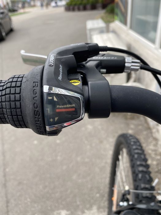 Bicicleta MTB din aluminiu Felt ca nouă, cu 18 viteze