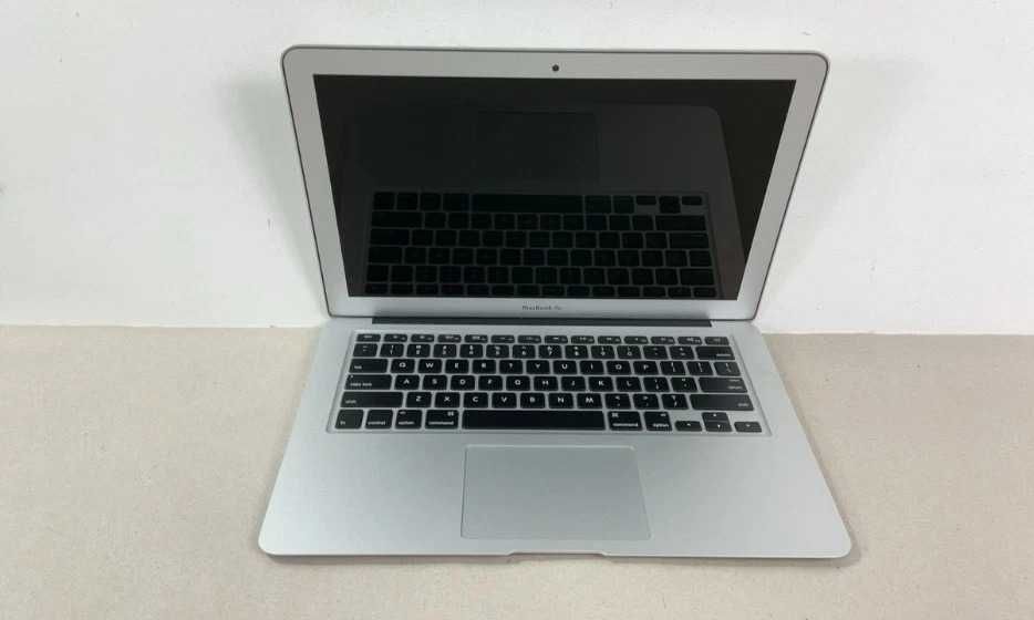 MacBook Air 13 (2017) - Intel Core i5;  8 GB OZU;  128 GB SSD