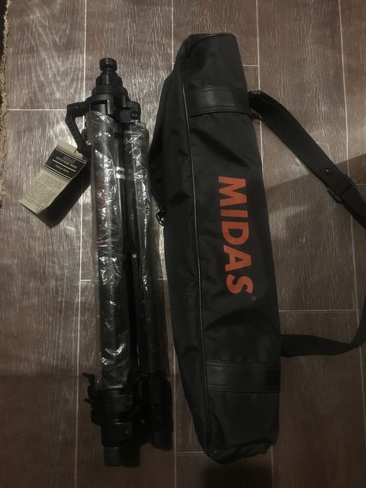 Штатив для видеокамер универсал