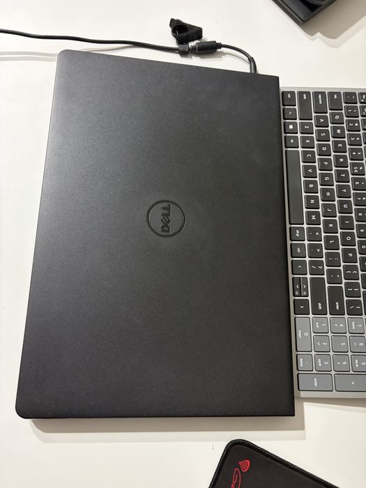 Laptop Dell Inspiron 15 | i5 Gen 8 / 8GB RAM / SSD 256GB / Placă Video Dedicată 2GB