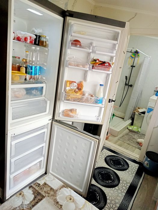 Продам холодильник Самсунг Ноуфрост