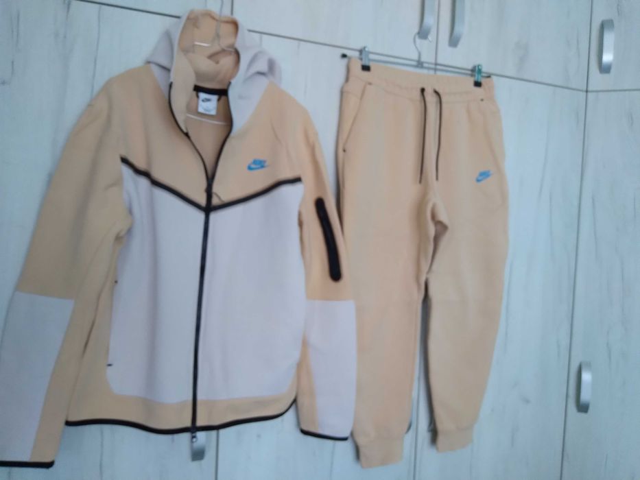 Оригинален анцунг Адидас размер 164 цена 80лв.