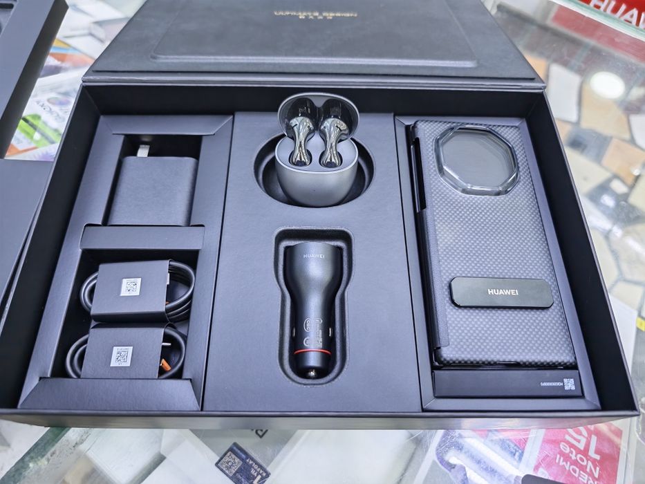 Huawei Mate XT Ultimate design 16/1TB Black ideal