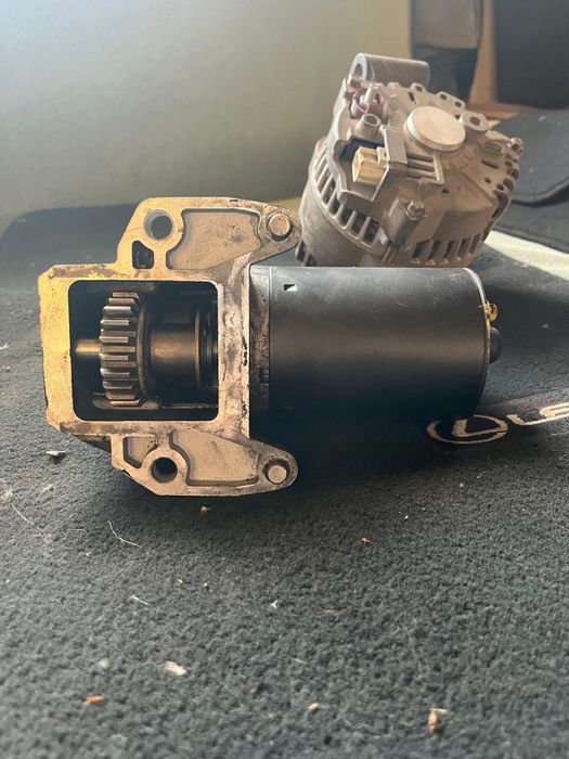 Продам стартер с генератором на форд маверик