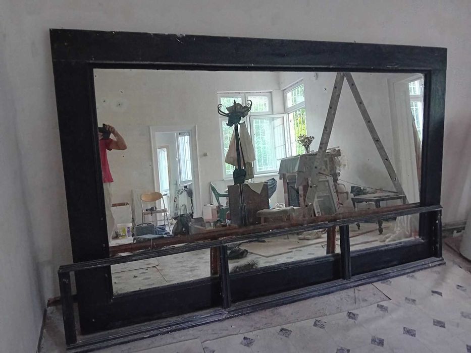 Старинно огледало от масивно дърво