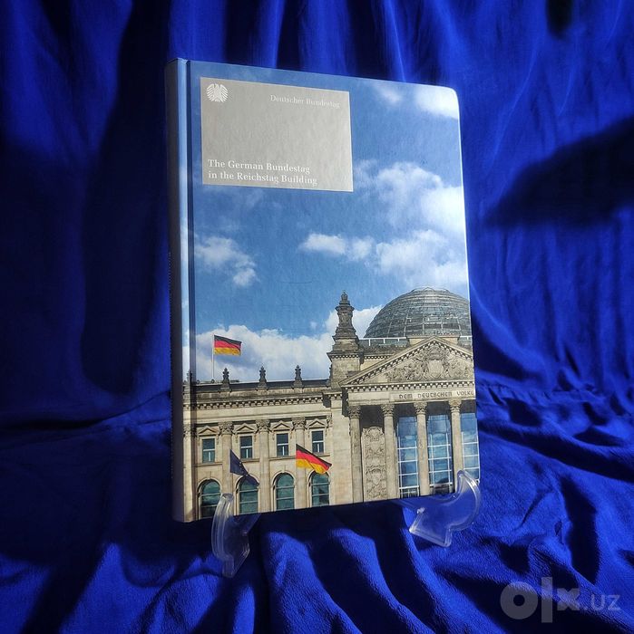Новая Книга. The German Bundestag in the Reichstag Building.