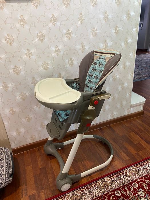 Продам детский обеденный столик трансформер