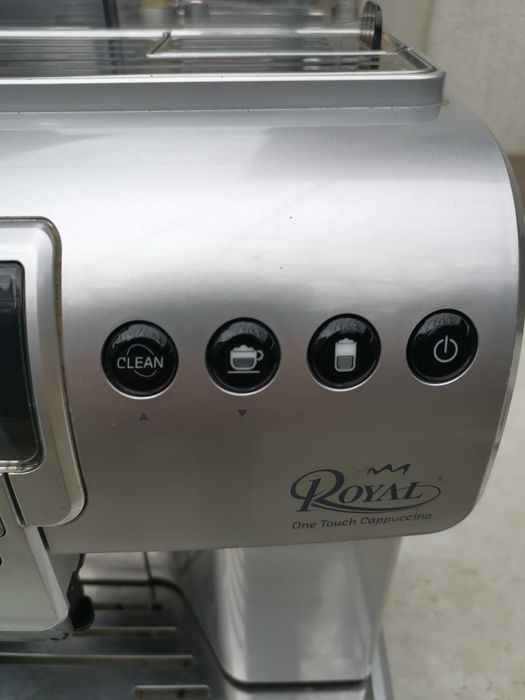 Продавам кафе автомат с функция капучино