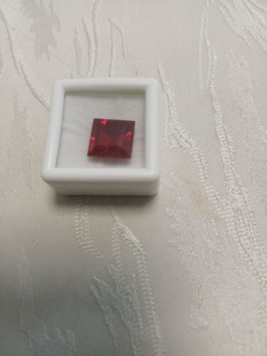 Продавам сертифициран рубин10,12кт