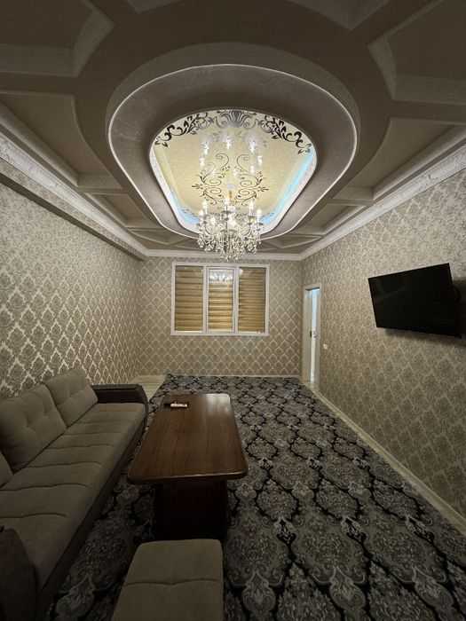 Сдается 2х комнатная  Рудакий 1 й этаже