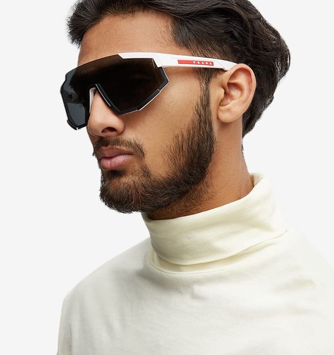 Очки Prada солнцезащитные