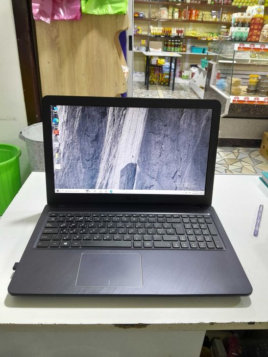 Noutbuk ASUS sotiladi