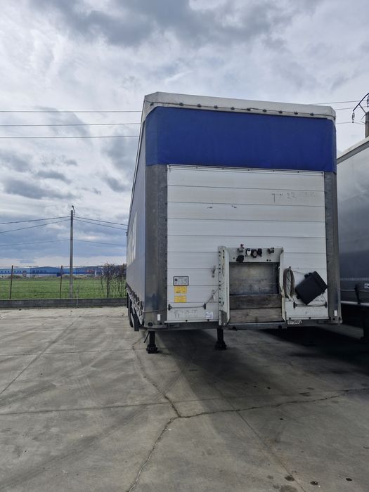 Vând semiremorca SCHMITZ CARGOBULL 2013 standard
