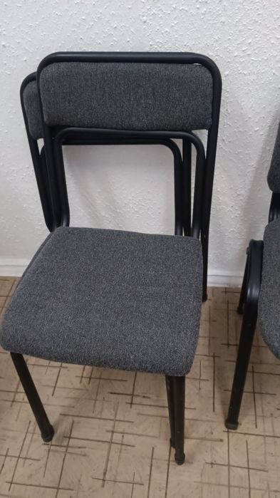 Продам письменный стол и 6 стульев.