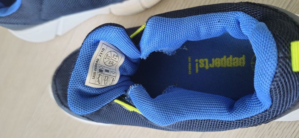 Олекотени маратонки 33,  Crocs 33/34