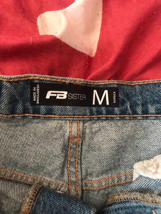 Къси панталони М