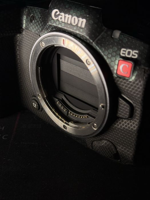 Canon R5c Sotiladi