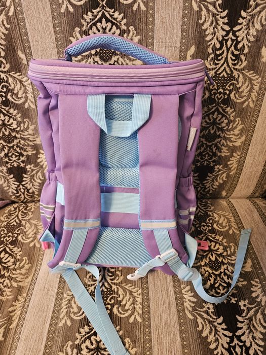 Школьный рюкзак для девочки.