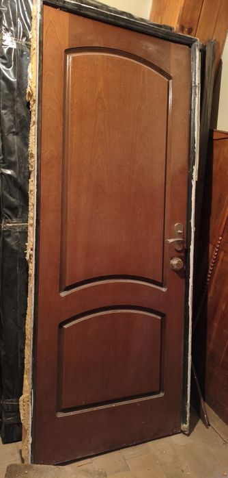 Продам двери из натурального дерева б/у.