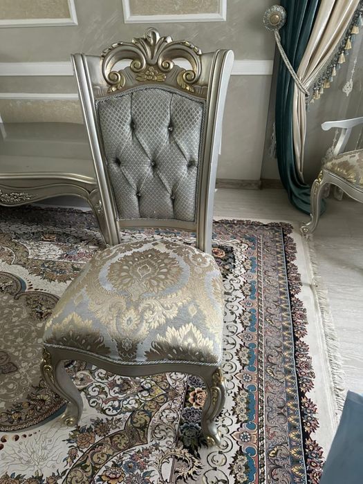 Стол стулья Диван