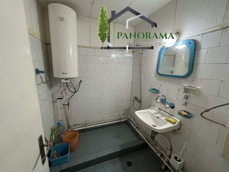 Продава се Двустаен апартамент в Шумен, 5-ти полк - 65 кв.м за 1334 €/кв.м - Снимка #6