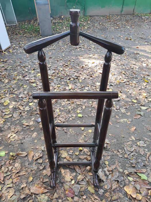 Вешалка сотилади. Ҳолати зўр, кўп ишлатилмаган.