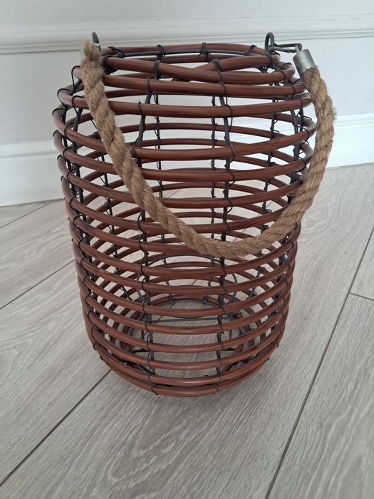 Фонарь-подсвечник из ротанга.