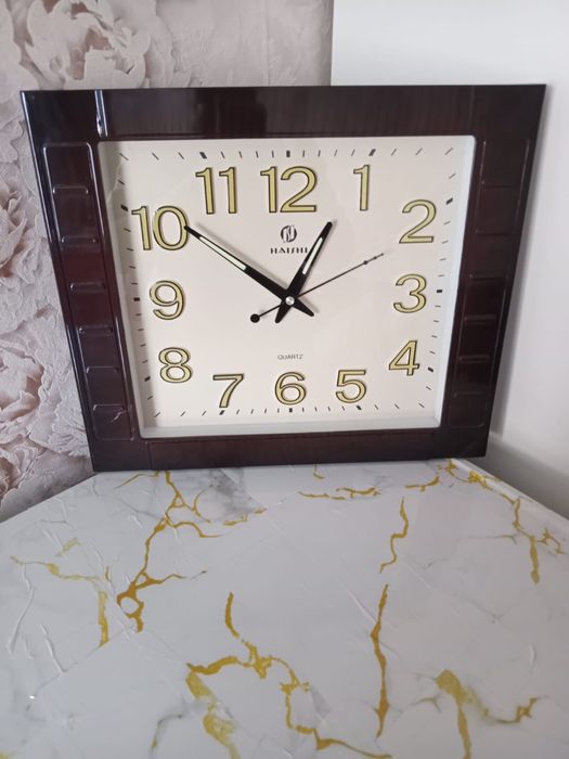 Часы аналоговые настенные