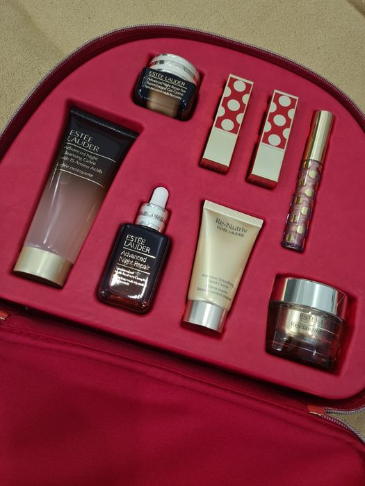 Продам подарочный набор косметики Estee Lauder