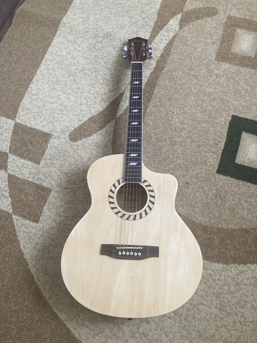 Продам гитару акустическую