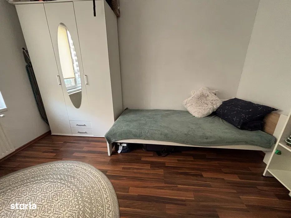 Apartament 3 camere de vanzare,zona Florilor