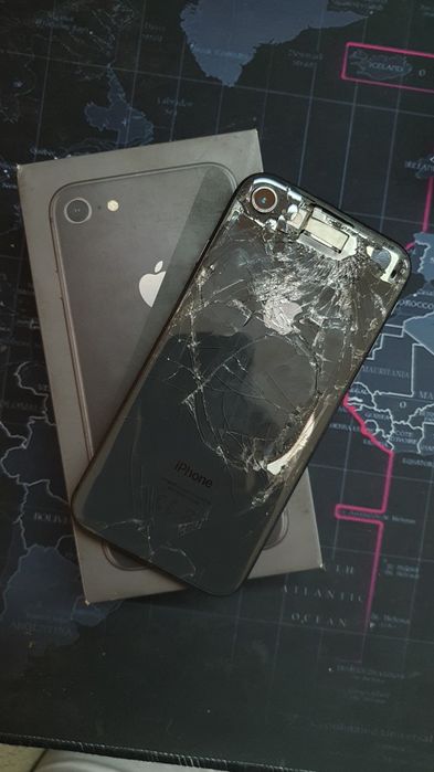 Iphone 8 64 gb. .