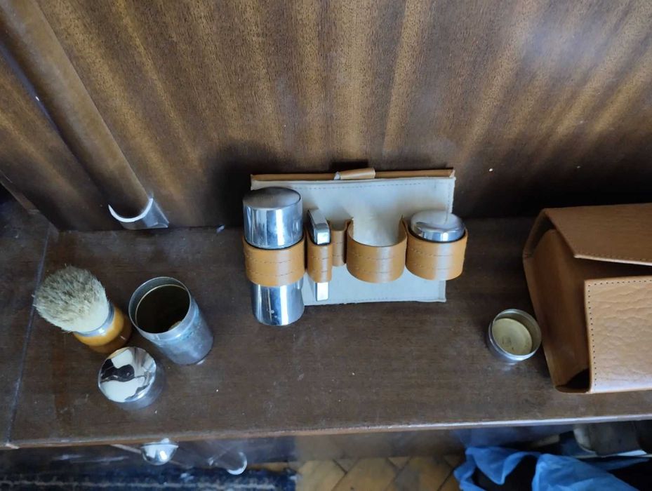 стар неизползван комплект за бръснене