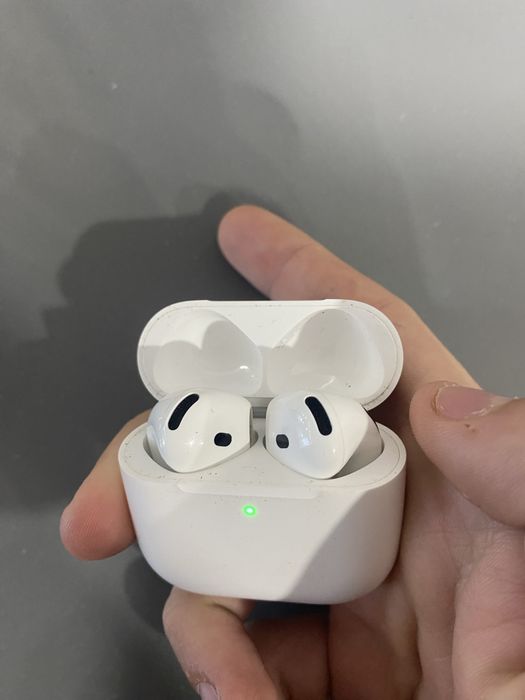 Наушники AirPods 4