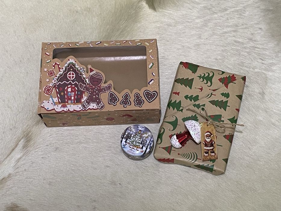 Коледна кутия с книга изненада