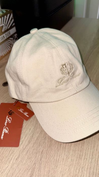 Loro Piana шапка в нежен цвят екрю