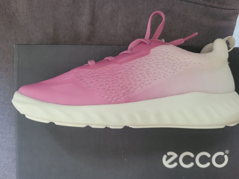Vand adidasi Ecco