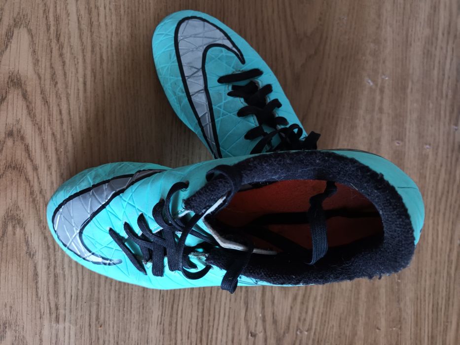Vând   adidas nike