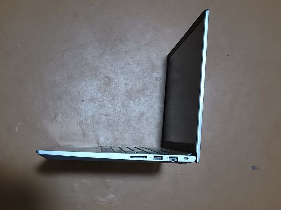 Noutbuk core i3 180°