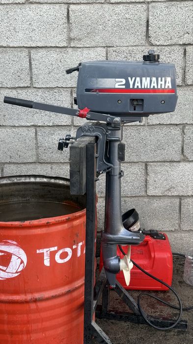 Лодочный мотор Yamaha 2