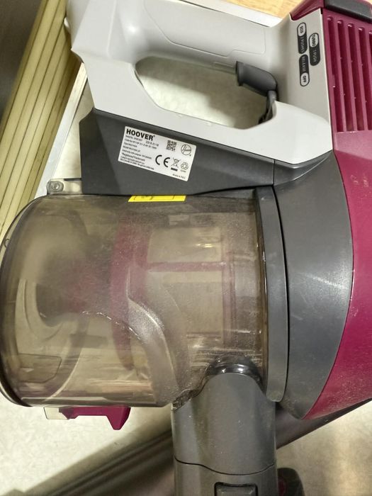 Вертикална прахосмукачка Hoover HF1