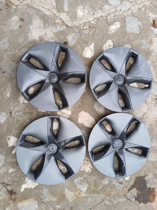 Оригинални тасове за Tesla 3 (Като нови)