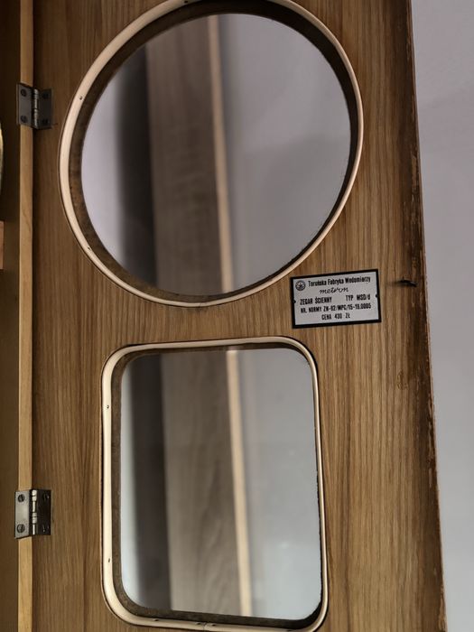 Стенен часовник с махало