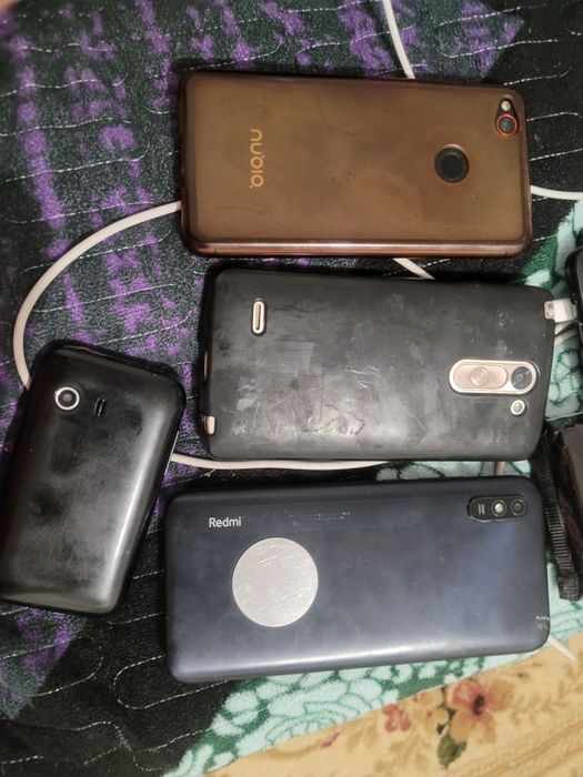 Б/у телефоны 4 штуки